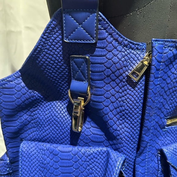 TACTICAL LEATHER VEST IN ROYAL BLUE - Picture 10 of 12